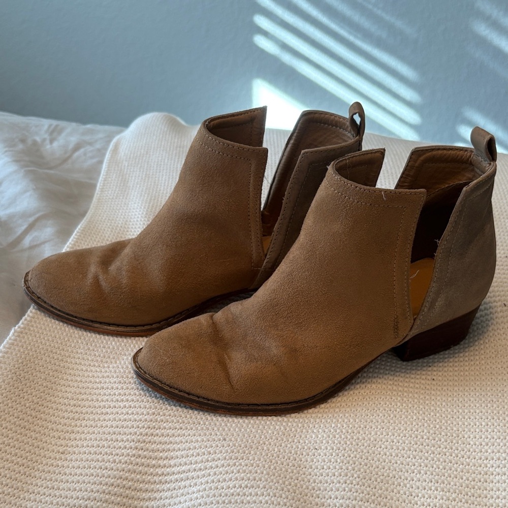 Elegant Tan Ankle Boots